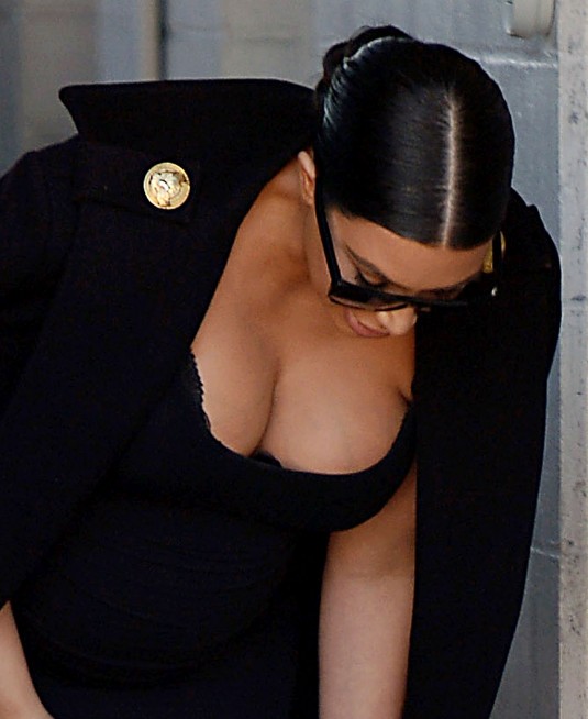 KIM-KARDASHIAN-Leaves-a-Studio-in-Los-Angeles-4