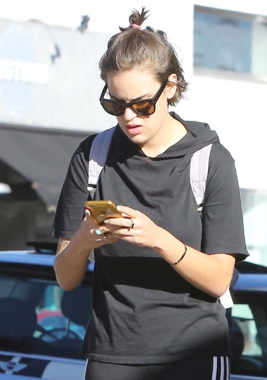 TALLULAH-WILLIS-Out-and-About-in-Beverly-Hills-9