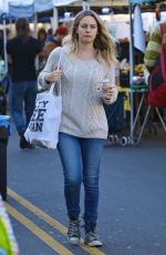 ALICIA SILVERSTONE Shopping at Farmers Market in Studio City 11/08/2015
