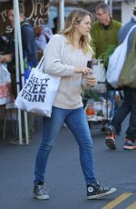 ALICIA SILVERSTONE Shopping at Farmers Market in Studio City 11/08/2015