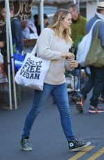 ALICIA SILVERSTONE Shopping at Farmers Market in Studio City 11/08/2015
