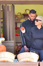 AMBER ROSE Shopping at Underwood Family Farms in Los Angeles 10/28/2015