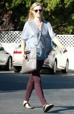 AMY SMART Shopping at Bristol Farms in Los Angeles 11/20/2015