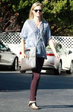 AMY SMART Shopping at Bristol Farms in Los Angeles 11/20/2015