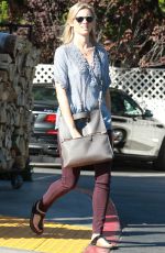 AMY SMART Shopping at Bristol Farms in Los Angeles 11/20/2015