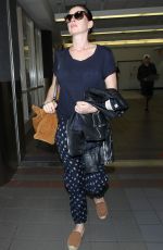 ANNE HATAWAY at Los Angeles International Airport 11/06/2015