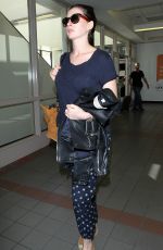 ANNE HATAWAY at Los Angeles International Airport 11/06/2015
