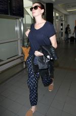 ANNE HATAWAY at Los Angeles International Airport 11/06/2015
