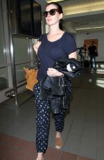 ANNE HATAWAY at Los Angeles International Airport 11/06/2015