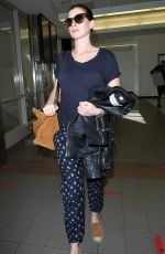 ANNE HATAWAY at Los Angeles International Airport 11/06/2015