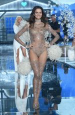 BARBARA FIALHO at Victoria’s Secret 2015 Fashion Show in New York 11/10/2015