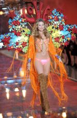 BEHATI PRINSLOO at Victoria’s Secret 2015 Fashion Show in New York 11/10/2015