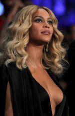 BEYONCE at Cotto vs Canelo Fight in Las Vegas 11/21/2015