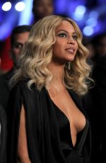 BEYONCE at Cotto vs Canelo Fight in Las Vegas 11/21/2015