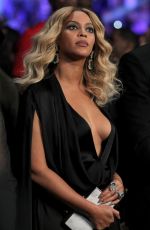 BEYONCE at Cotto vs Canelo Fight in Las Vegas 11/21/2015