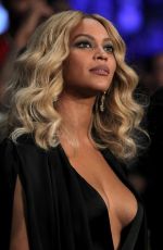 BEYONCE at Cotto vs Canelo Fight in Las Vegas 11/21/2015