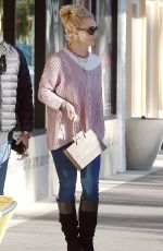 BRITNEY SPEARS Shopping at Advanced Optometrics in Westlake Village 11/17/2015