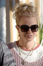 BRITNEY SPEARS Shopping at Advanced Optometrics in Westlake Village 11/17/2015