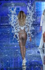 CANDICE SWANEPOEL at Victoria’s Secret 2015 Fashion Show in New York 11/10/2015