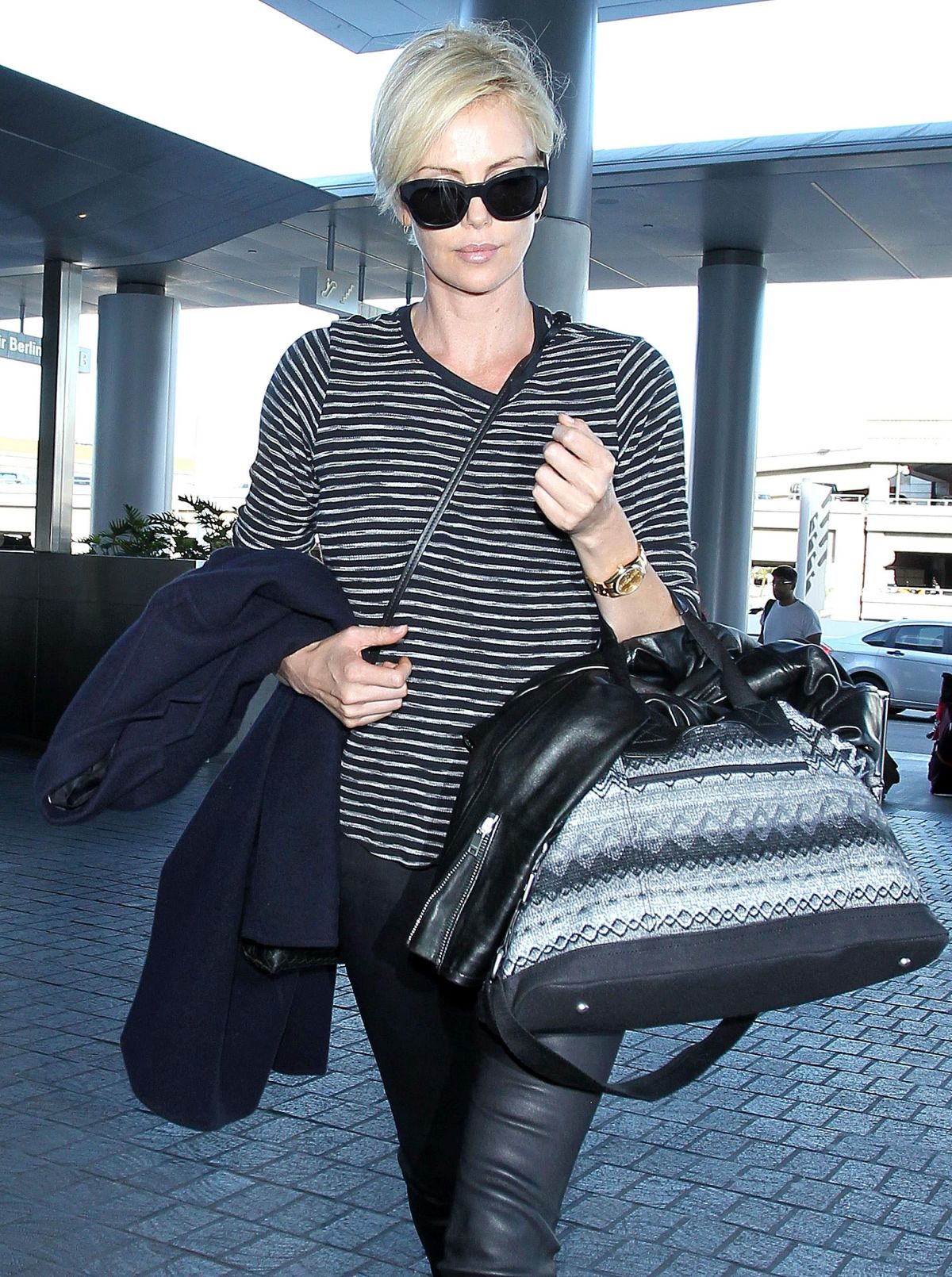 CHARLIZE THERON Arrives at Los Angeles International Airport 11/08/2015 CHARLIZE THERON Arrives at Los Angeles International Airport 11/08/2015
