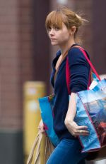 CHRISTINA RICCI Doing Some Moving in Brooklyn 11/19/2015