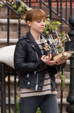 CHRISTINA RICCI Doing Some Moving in Brooklyn 11/19/2015