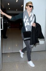 ELIZABETH BANKS at Los Angeles Intenational Airport 11/08/2015