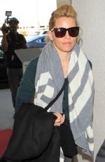 ELIZABETH BANKS at Los Angeles Intenational Airport 11/08/2015