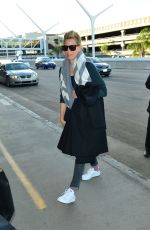 ELIZABETH BANKS at Los Angeles Intenational Airport 11/08/2015