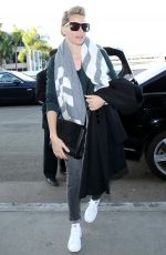 ELIZABETH BANKS at Los Angeles Intenational Airport 11/08/2015