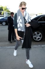 ELIZABETH BANKS at Los Angeles Intenational Airport 11/08/2015