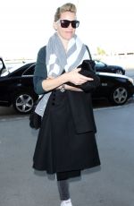 ELIZABETH BANKS at Los Angeles Intenational Airport 11/08/2015
