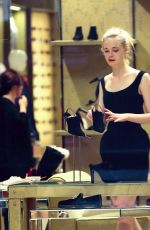 ELLE FANNINF Shopping in New York 11/06/2015