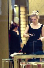 ELLE FANNINF Shopping in New York 11/06/2015