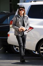 ELLEN PAGE Grabs Lunch at Hugo