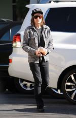 ELLEN PAGE Grabs Lunch at Hugo