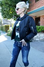GWEN STEFANI Arrives at a Medical Office in Sherman Oaks 11/13/2015