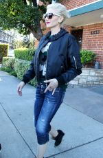 GWEN STEFANI Arrives at a Medical Office in Sherman Oaks 11/13/2015