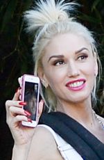 GWEN STEFANI at Huntington Gardens in Pasadena 11/22/2015