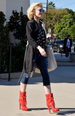 GWEN STEFANI Out and About in Los Angeles 11/29/2015