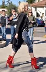 GWEN STEFANI Out and About in Los Angeles 11/29/2015