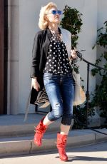 GWEN STEFANI Out and About in Los Angeles 11/29/2015
