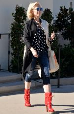 GWEN STEFANI Out and About in Los Angeles 11/29/2015