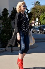 GWEN STEFANI Out and About in Los Angeles 11/29/2015
