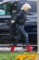 GWEN STEFANI Out and About in Pasadena 11/26/2015