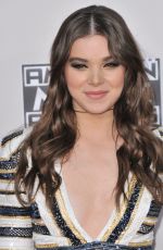 HAILEE STEINFELD at 2015 American Music Awards in Los Angeles 11/22/2015