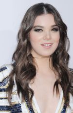 HAILEE STEINFELD at 2015 American Music Awards in Los Angeles 11/22/2015