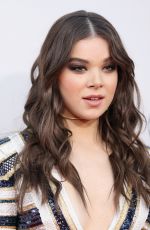 HAILEE STEINFELD at 2015 American Music Awards in Los Angeles 11/22/2015