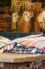 TAYLOR SWIFT Shopping for Antique in Los Angeles 11/17/2015