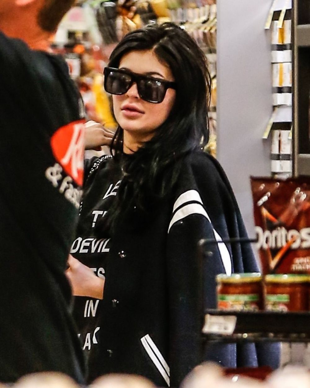 KYLIE JENNER Shopping at Ralph’s in Calabasas 11/21/2015 – HawtCelebs